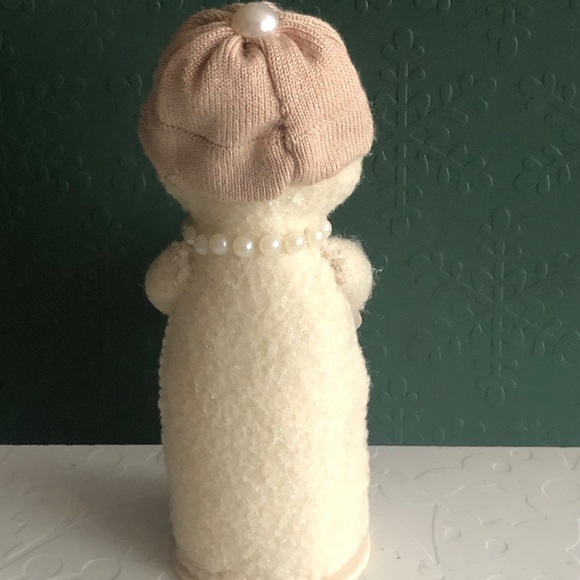 Snowman woman felt Art Doll with Muff hand-sewn
Handmade - Picture 4 of 6